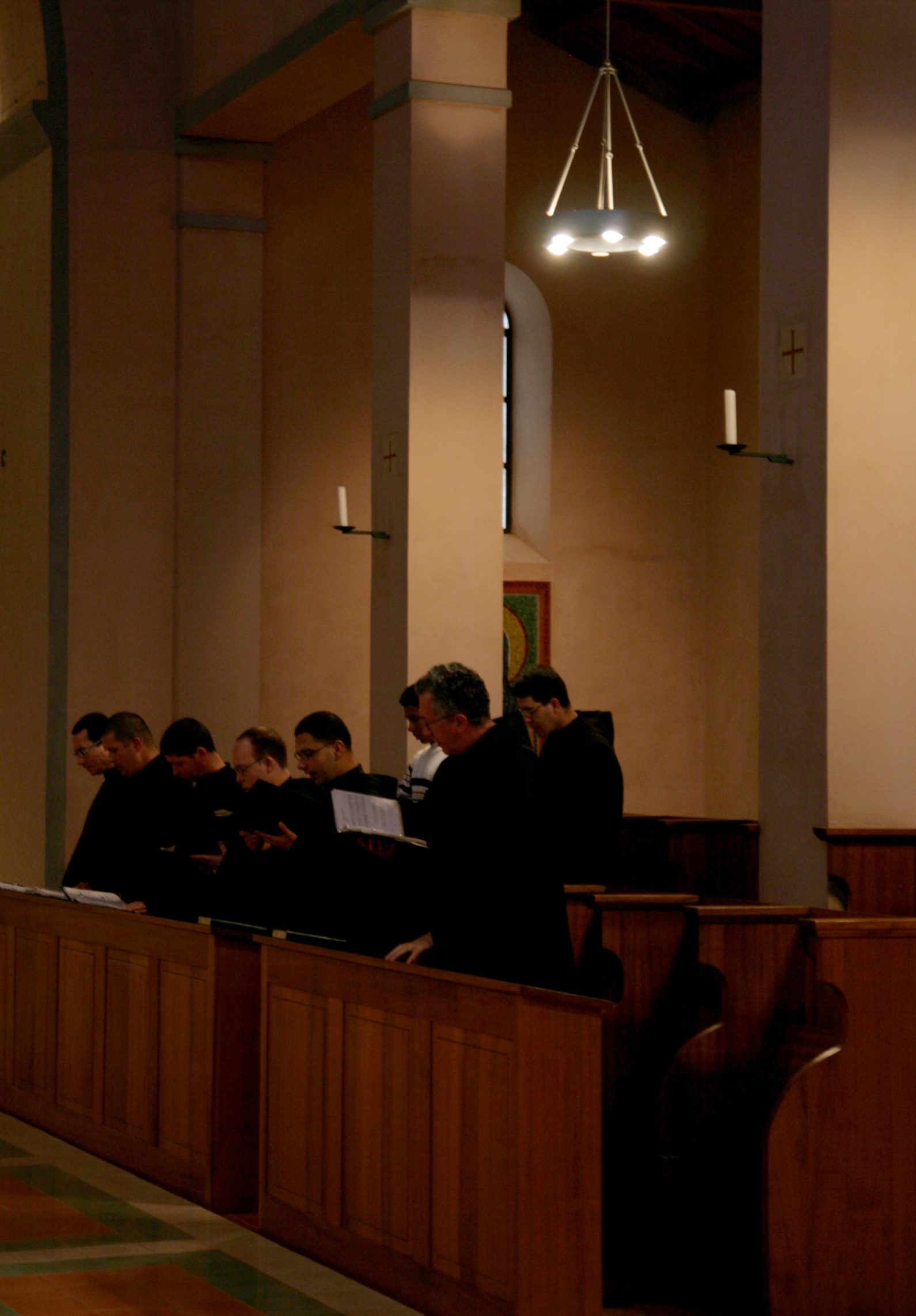 Monjes en el coro